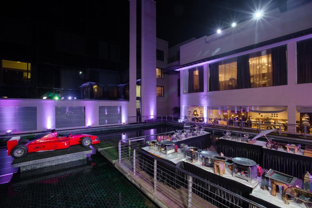 Orana Hotels & Resorts New Delhi Exterior photo